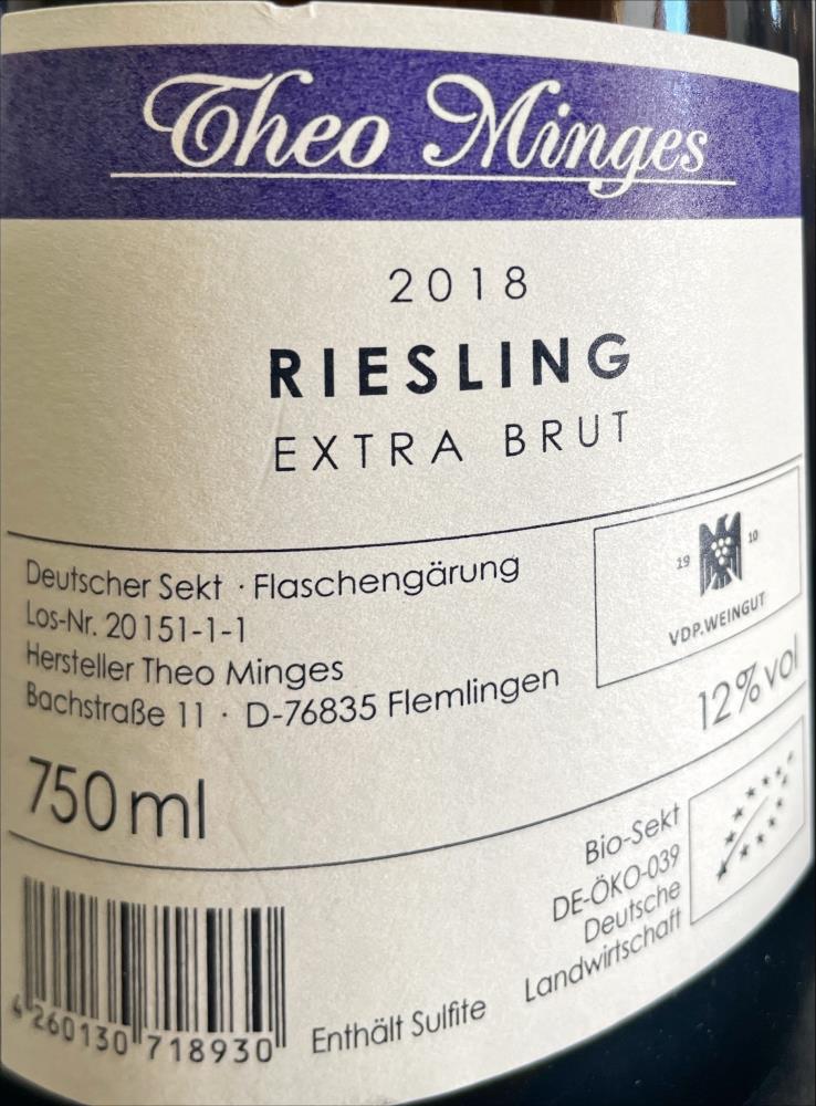 18 Riesling Sekt Extra Brut handger.MINGES BIO
