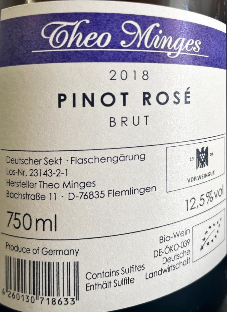 Pinot Rose Sekt b.A.Brut handger.THEO MINGES